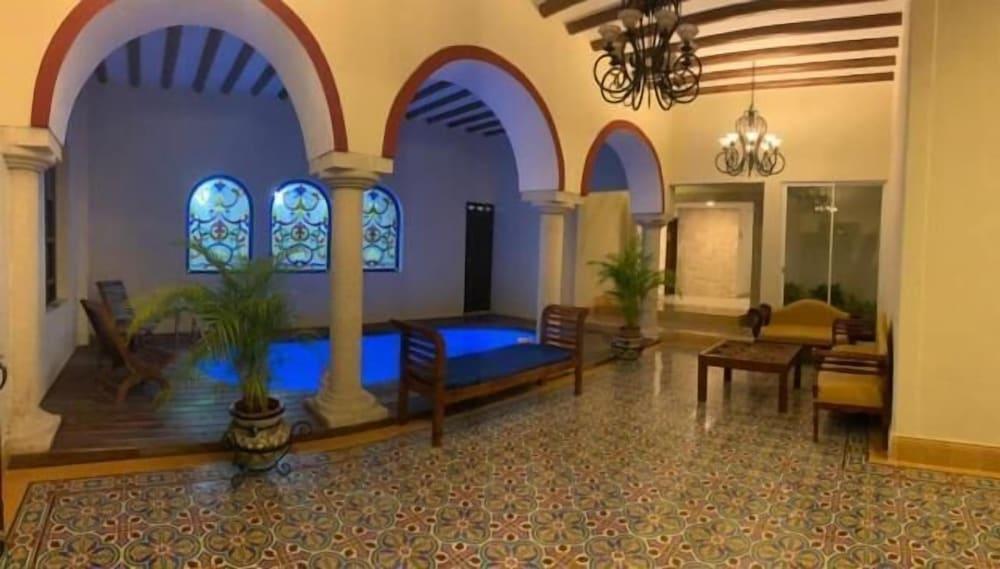 Hotel Catedral Вальядолид Экстерьер фото